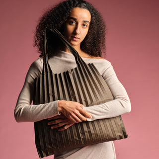 PLEATED Olivgrüne Recyclingtasche